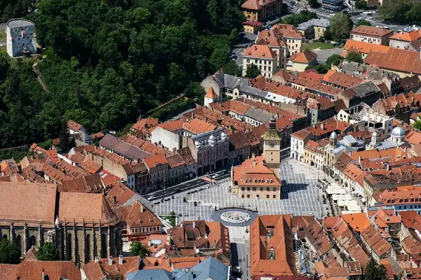 Transfer de la aeroportul Brașov către centru vechi: cum îți organizezi sosirea