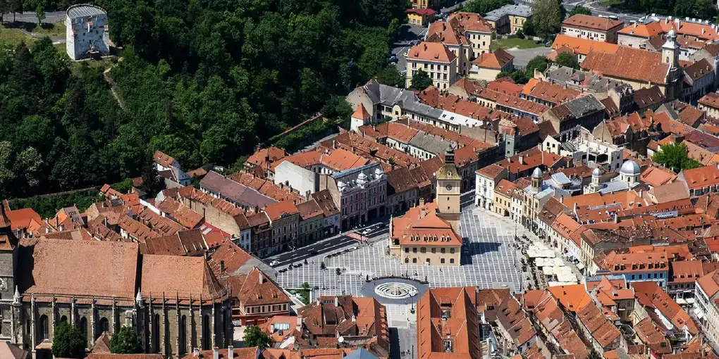 Transfer de la aeroportul Brașov către centru vechi: cum îți organizezi sosirea